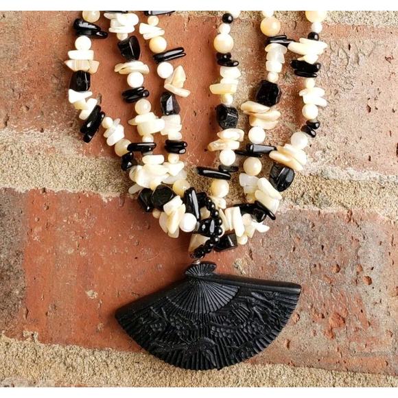 Vintage Multi Strand Black & White Gemstone Shell Necklace w/ Fan Birds 16" - Picture 1 of 9